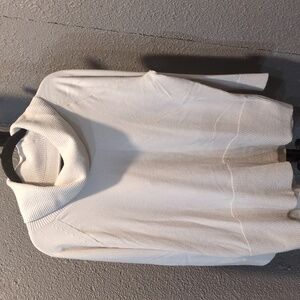 Light weight sweater